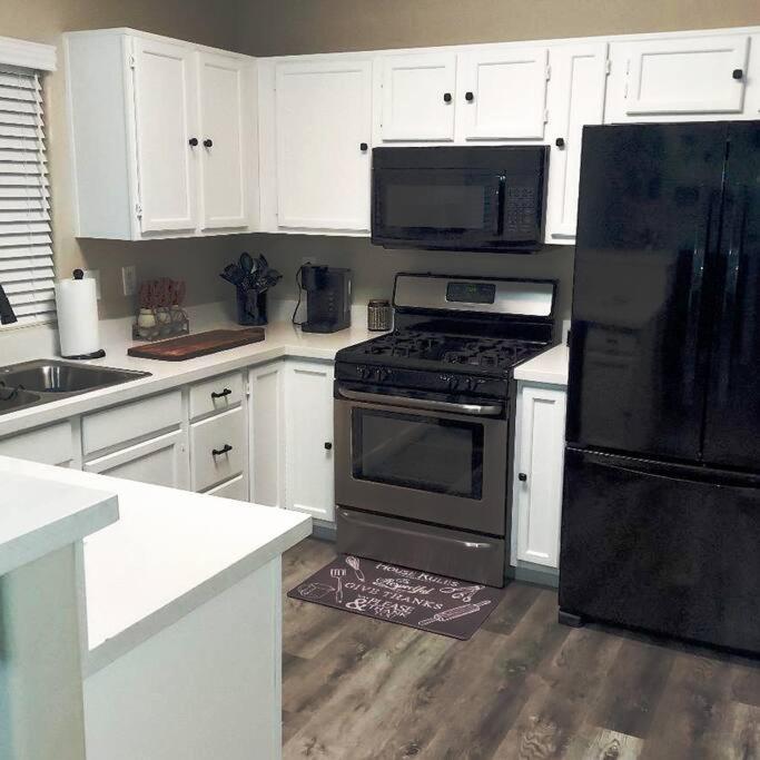 New Beautifully Remodeled In Vegas Casa de férias *