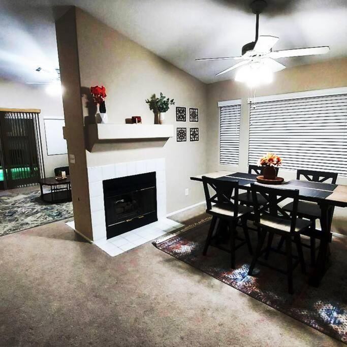 New Beautifully Remodeled In Vegas Casa de férias *