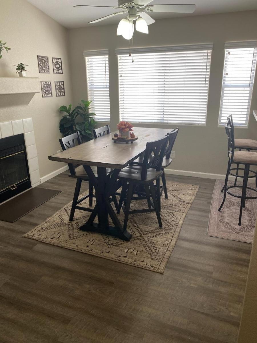 New Beautifully Remodeled In Vegas Casa de férias